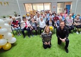 La visita sorpresa de Pimpinela a una residencia de Bilbao