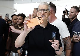 Tim Cook, durante la presentación los iPhone 17.