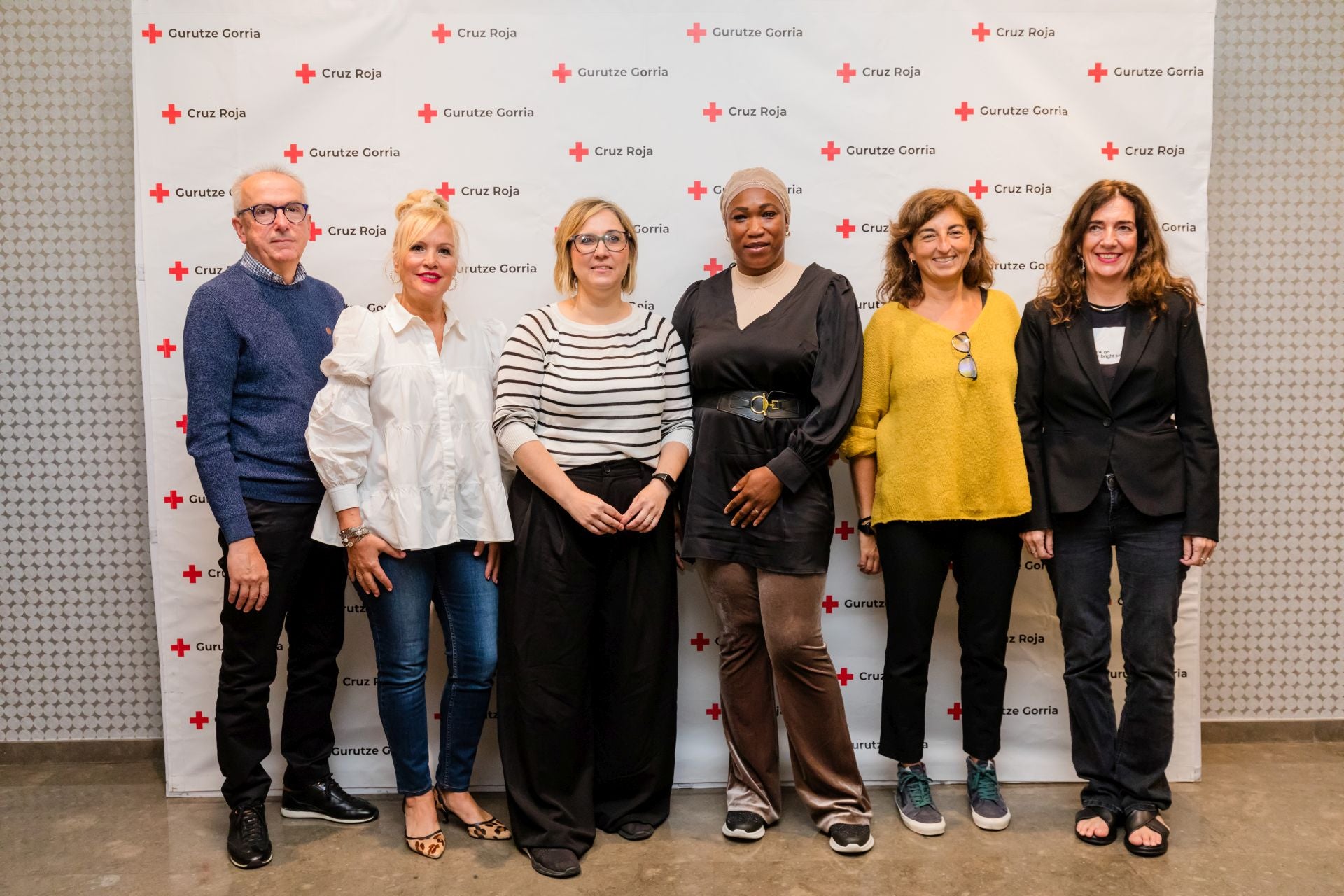 Fernando Negrete, María de la Iglesia, Susana Vicente, Djeneba Coulibaly, Elsa López y Elena Luquin.