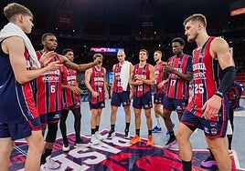 La plantilla del Baskonia, tras el partido ante el Trieste.