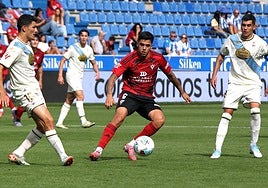 Thiago Helguera ha jugado tres partidos como titular en el Mirandés.