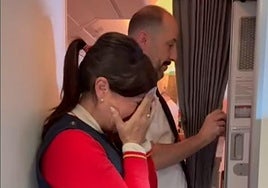 Pilar Sanz no ha podido contener las lágrimas durante el mensaje de despedida de su tripulación.