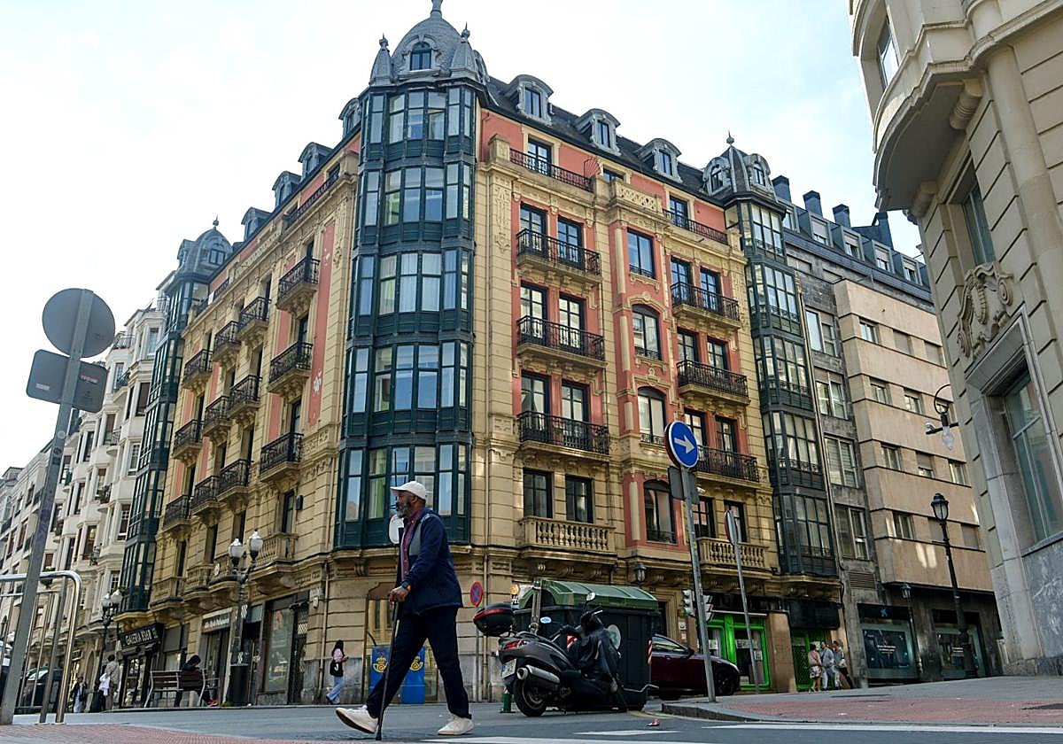 La venta de un edificio en Bilbao para pisos de lujo fuerza la salida de 20 negocios