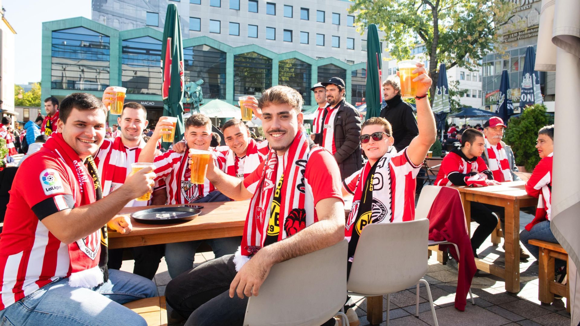 Todas las imágenes del ambiente previo al Borussia Dortmund-Athletic