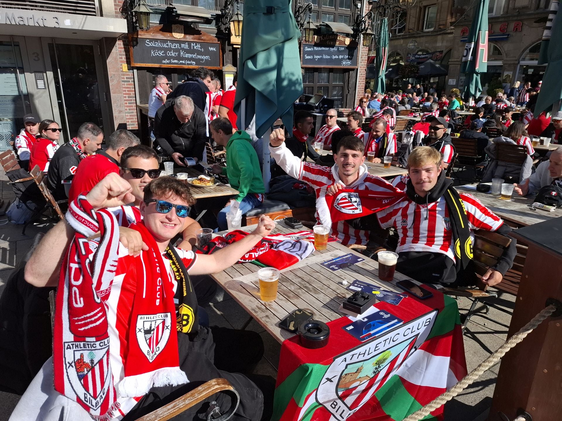 Todas las imágenes del ambiente previo al Borussia Dortmund-Athletic