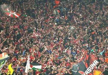 El gesto de reconocimiento de la afición del Dortmund con la rojiblanca