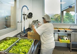 Imagen de la cocina del colegio El Regato que se puede ver en su página web.