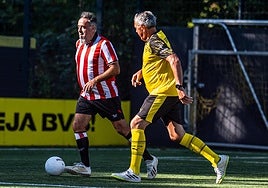 Athletic y Dortmund confraternizan antes del duelo: partido de walking football y un roble