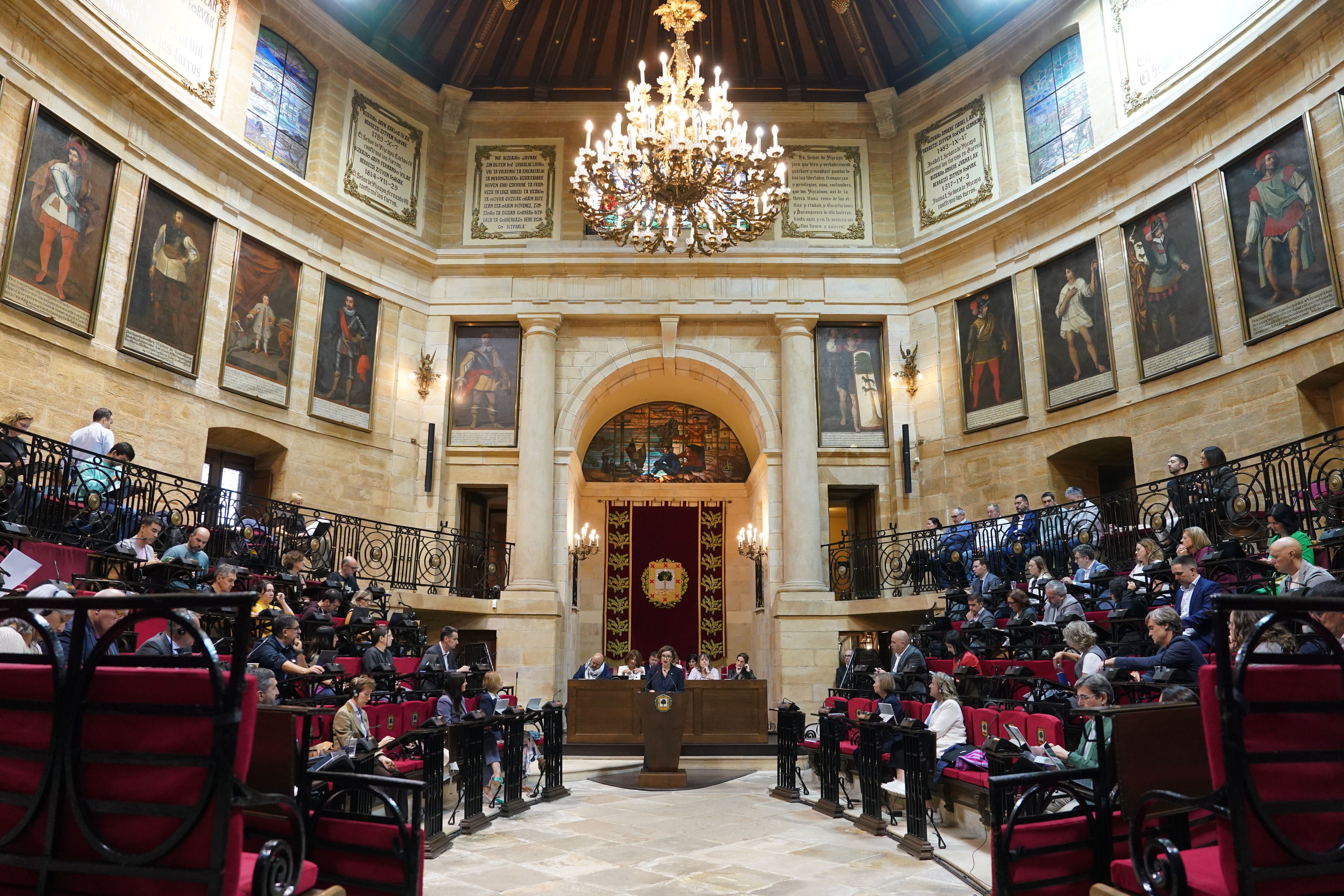 La Casa de Juntas ha acogido el primer pleno del curso político.