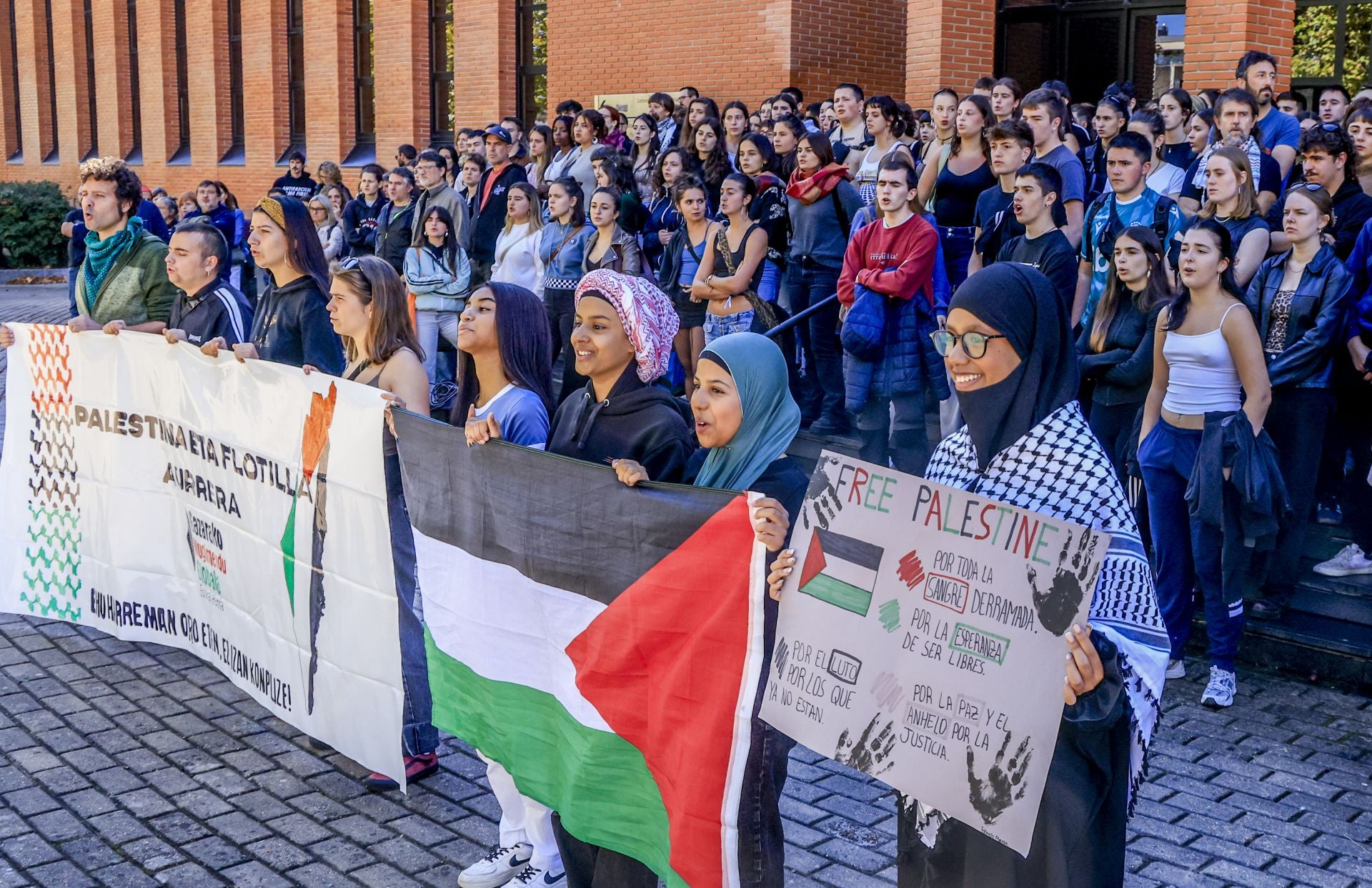 Las imágenes de las protestas propalestina en Vitoria