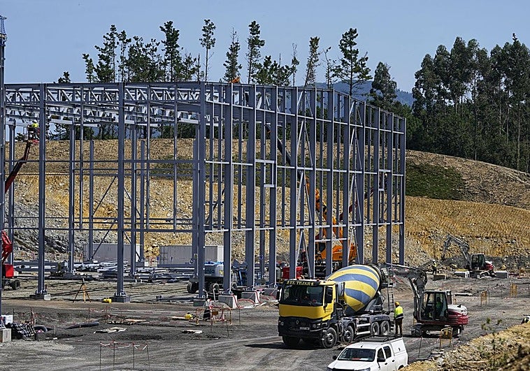 Obras de la conversora que Red Eléctrica ejecuta en la zona de Gatika.