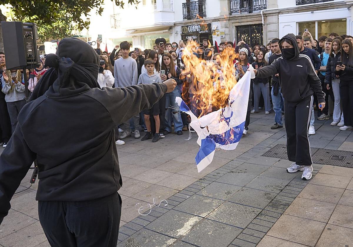 Estudiantes alaveses se manifiestan contra Israel y la interceptación de la flotilla
