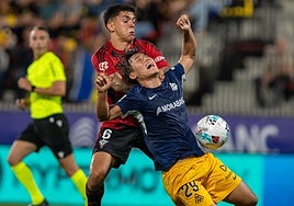 Thiago, en un lance de ese duelo.