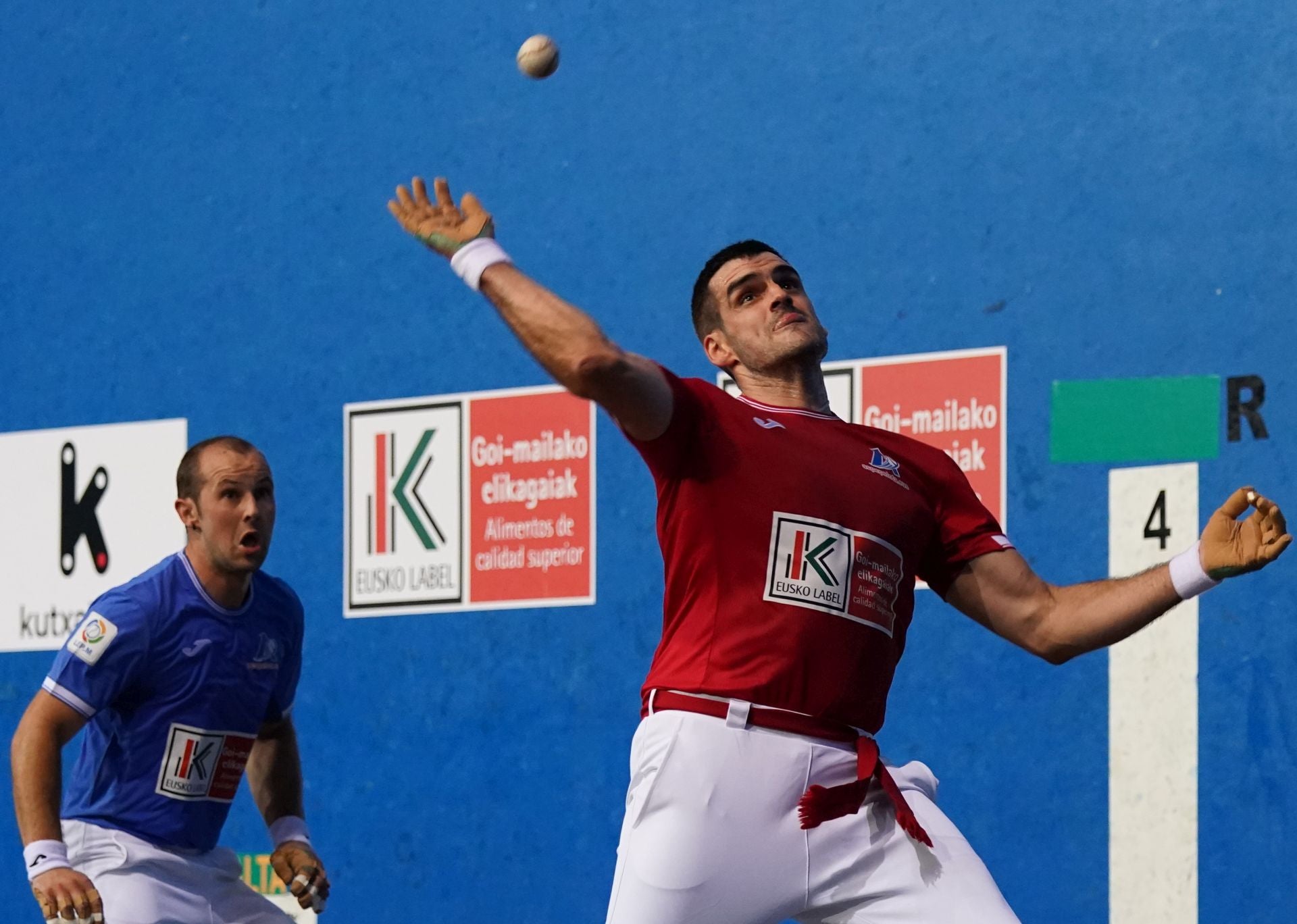 La volea de Ezkurdia funcionó mejor en la segunda parte del partido.