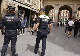 Una patrulla mixta durante las fiestas de La Blanca.