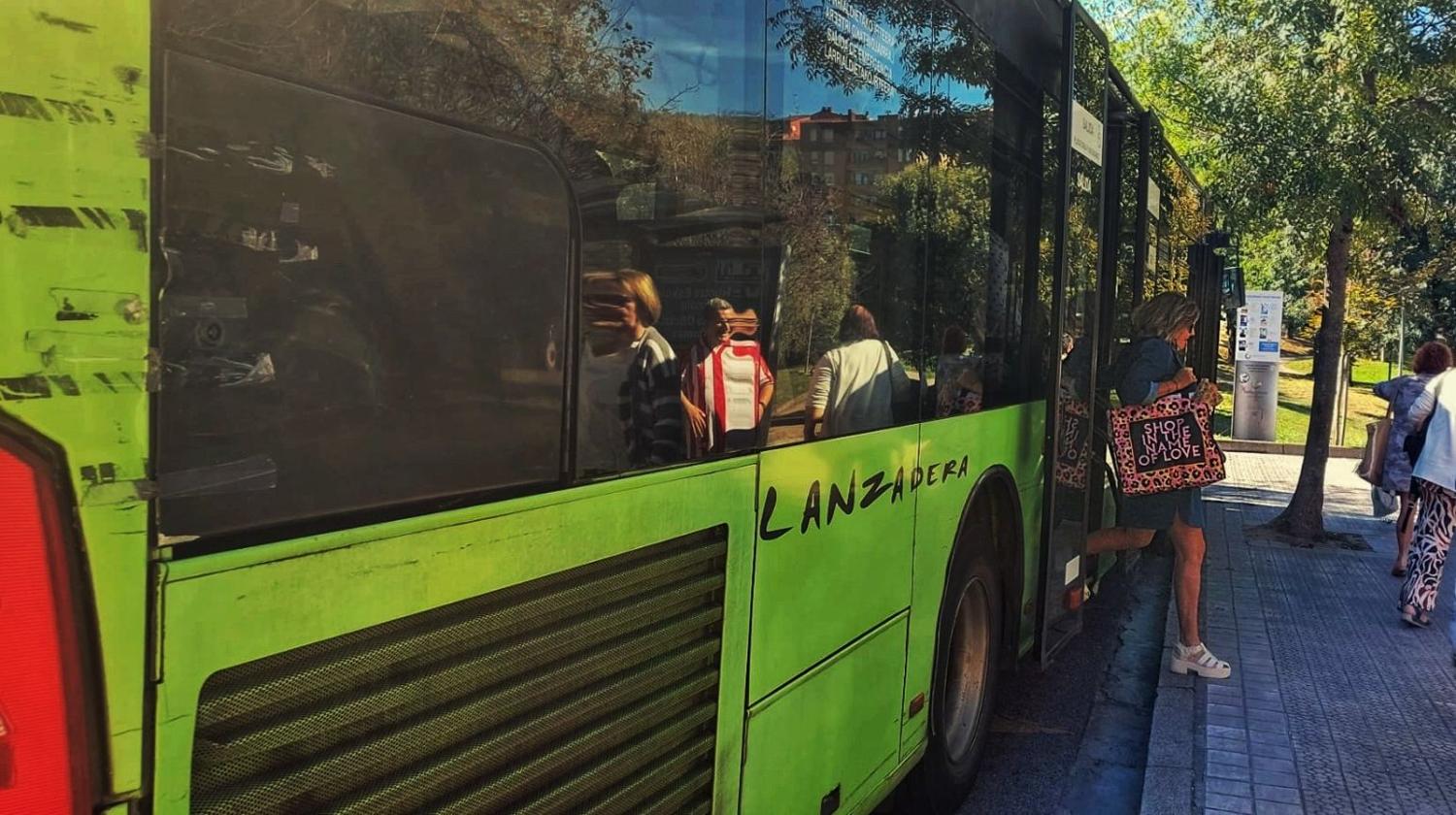 La «mejora de la lanzadera, que a menudo está rota», de hecho, ha sido una de las propuestas en los presupuestos participativos de 2025.
