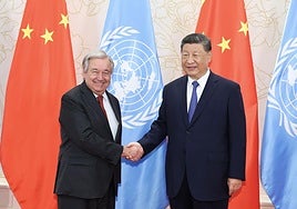 El presidente chino, Xi Jinping, se reúne con el secretario general de las Naciones Unidas, António Guterres, en Tianjin, norte de China.