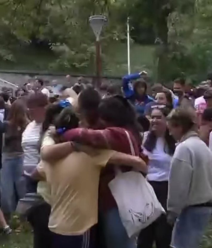 Imagen secundaria 2 - Diferentes momentos del vídeo que han colgado en sus redes sociales.