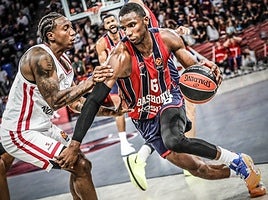 Hamidou Diallo intenta superar a Tyson Ward en el encuentro ante el Olympiacos.