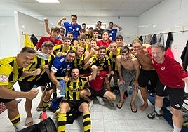 Los jugadores del CD Getxo celebran la clasificación a la Copa del Rey.