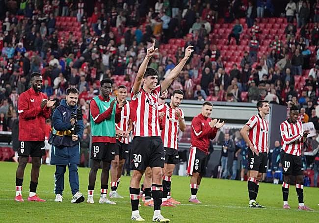Rego recibiendo el calor de la afición.