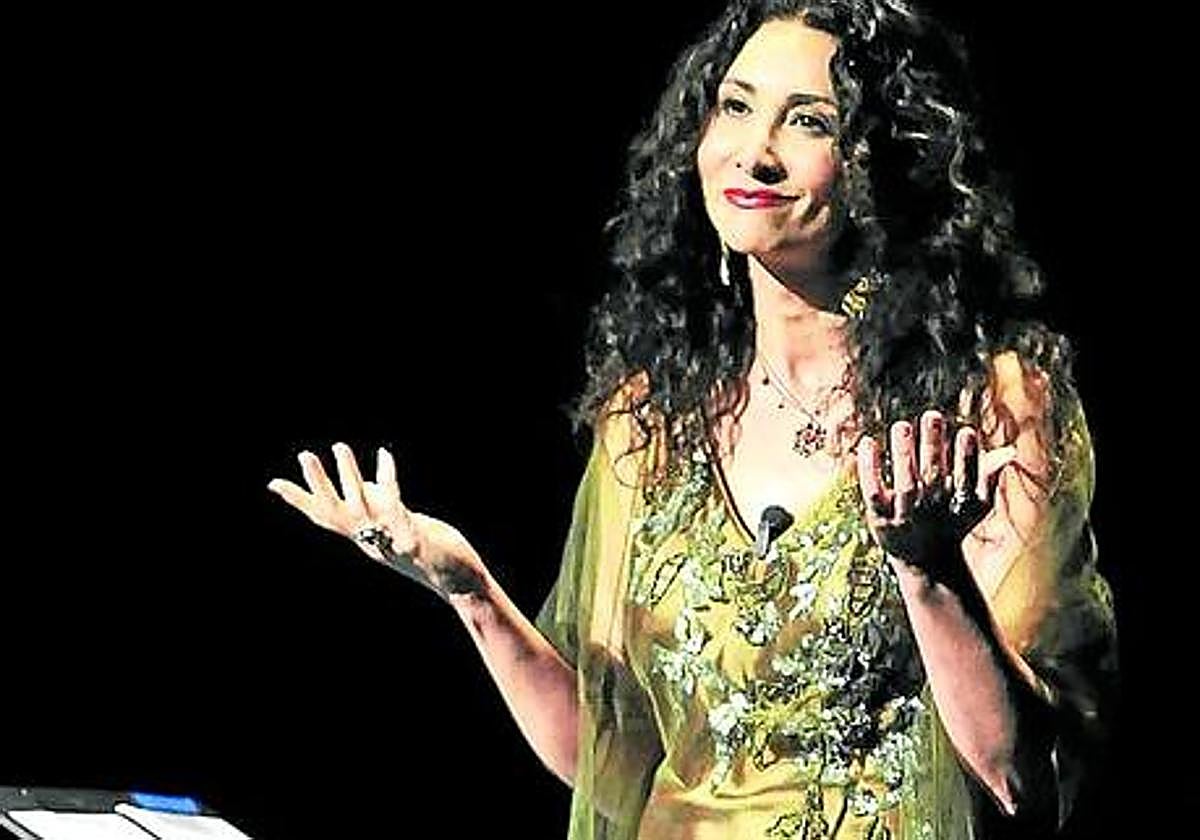 Sholeh Wolpé es autora, traductora y editora de poesía.
