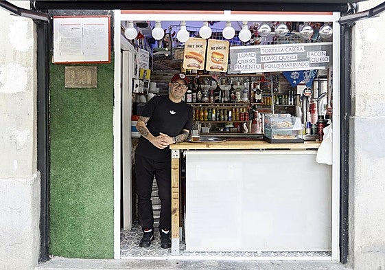 David Serrano, en el Mamá Inés, enfrente de San Mamés.