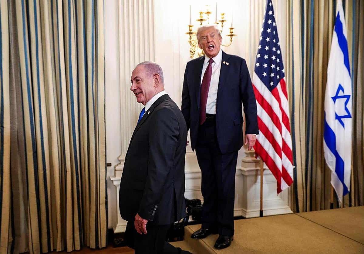 El presidente de Estados Unidos, Donald Trump, y el primer ministro israelí, Benjamín Netanyahu, salen al final de una conferencia de prensa conjunta en la Casa Blanca, en Washington.