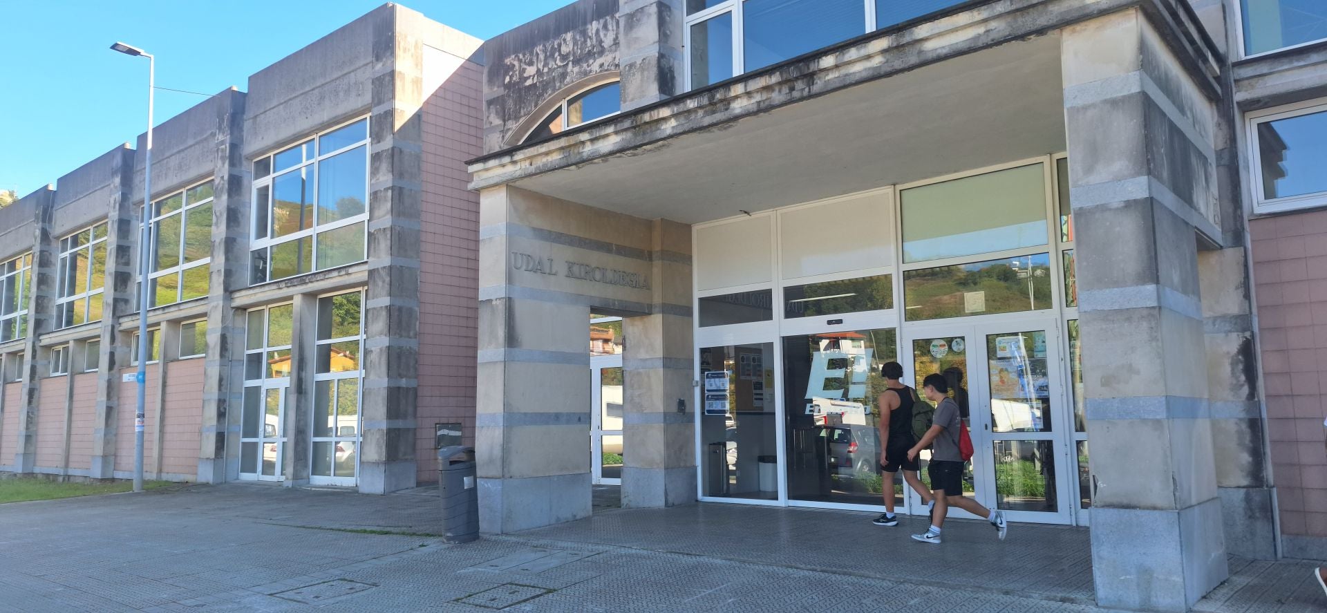 Los jóvenes podrán participar en las actividades de los polideportivos.