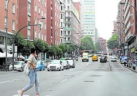 La víctima conoció a la estafadora en una establecimiento hostelero de la calle Autonomía de Bilbao en 2024.