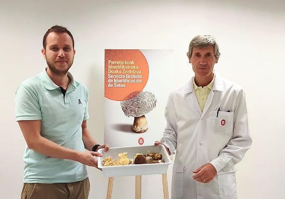 El concejal de Salud y Consumo, Álvaro Pérez, y el jefe de Sección de Inspección Alimentaria y Zoonosis del Ayuntamiento de Bilbao, Álvaro Chirapozu.