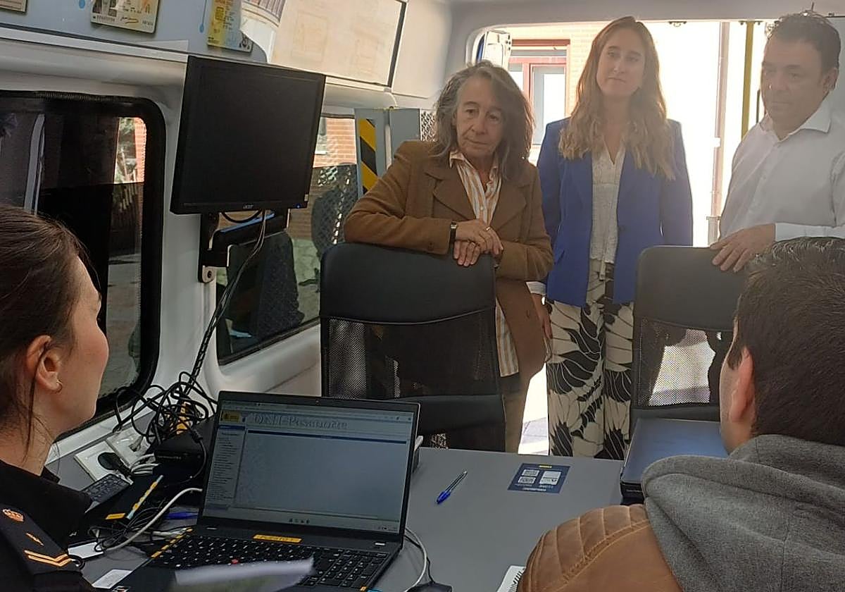 La oficina móvil para tramitar el DNI en los pueblos de Álava arranca en Nanclares