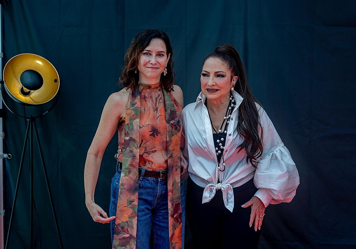Isabel Díaz Ayuso y Gloria Estefan antes del concierto.