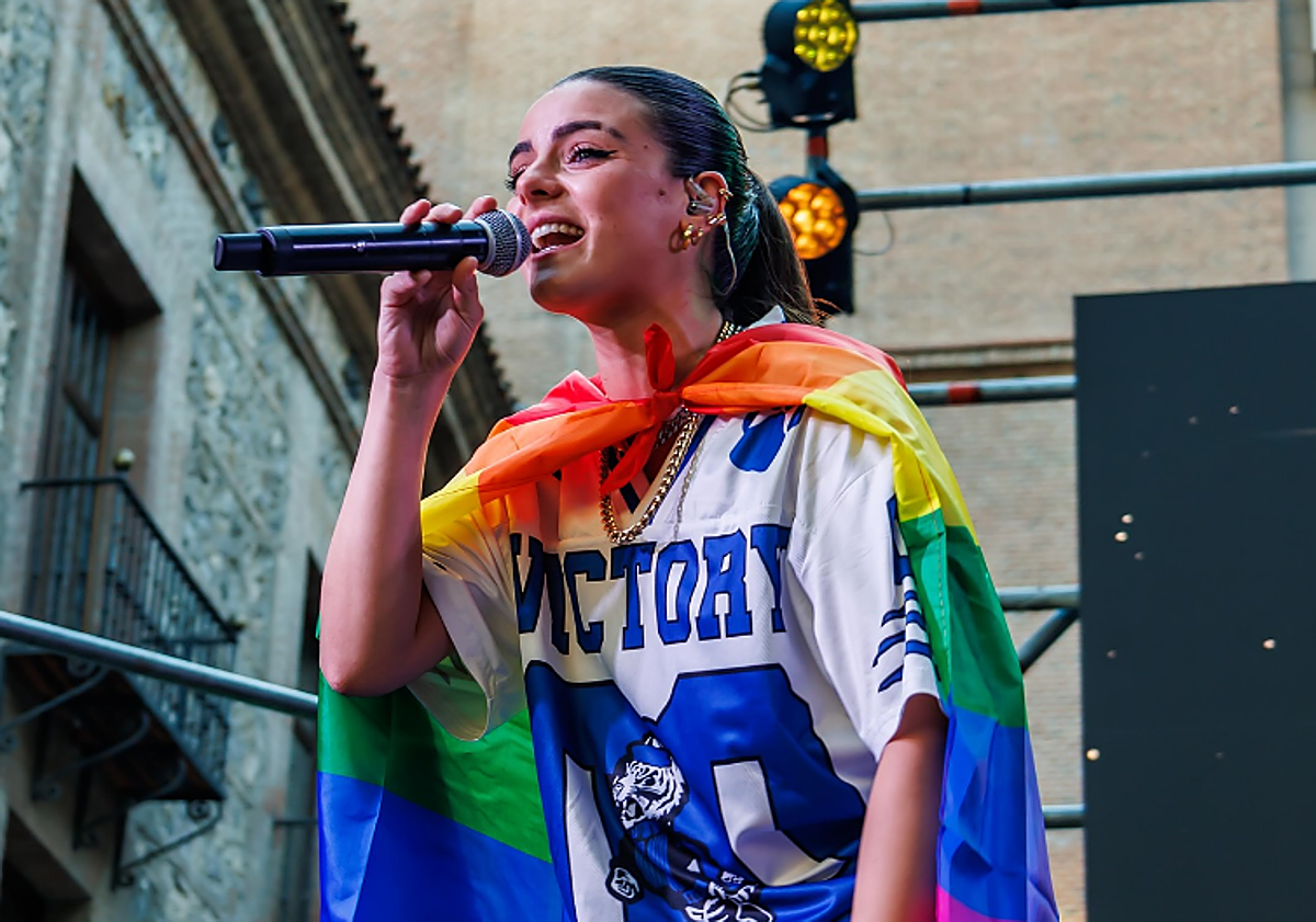 Imagen principal - La influencer y médico bilbaína que participa en una de las series más vistas de Netflix