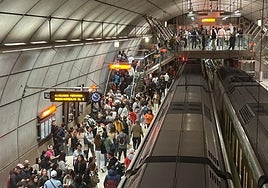 «He estado media hora esperando al metro y he llegado tarde al instituto»