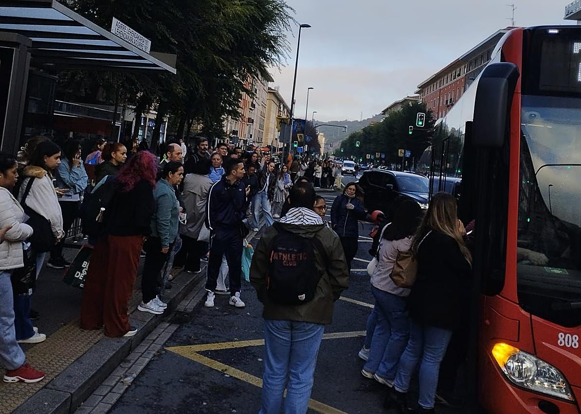 Imagen secundaria 1 - «He estado media hora esperando al metro y he llegado tarde al instituto»