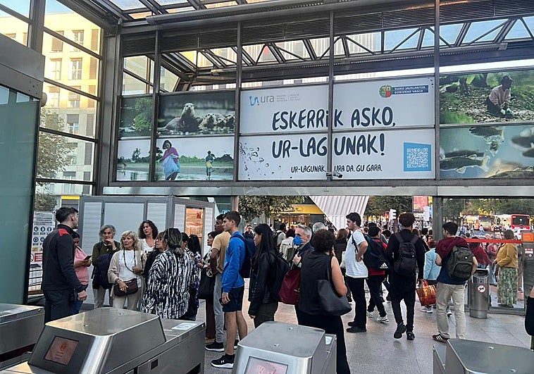 Dos fallos en la misma catenaria desataron el caos en el metro en horas punta