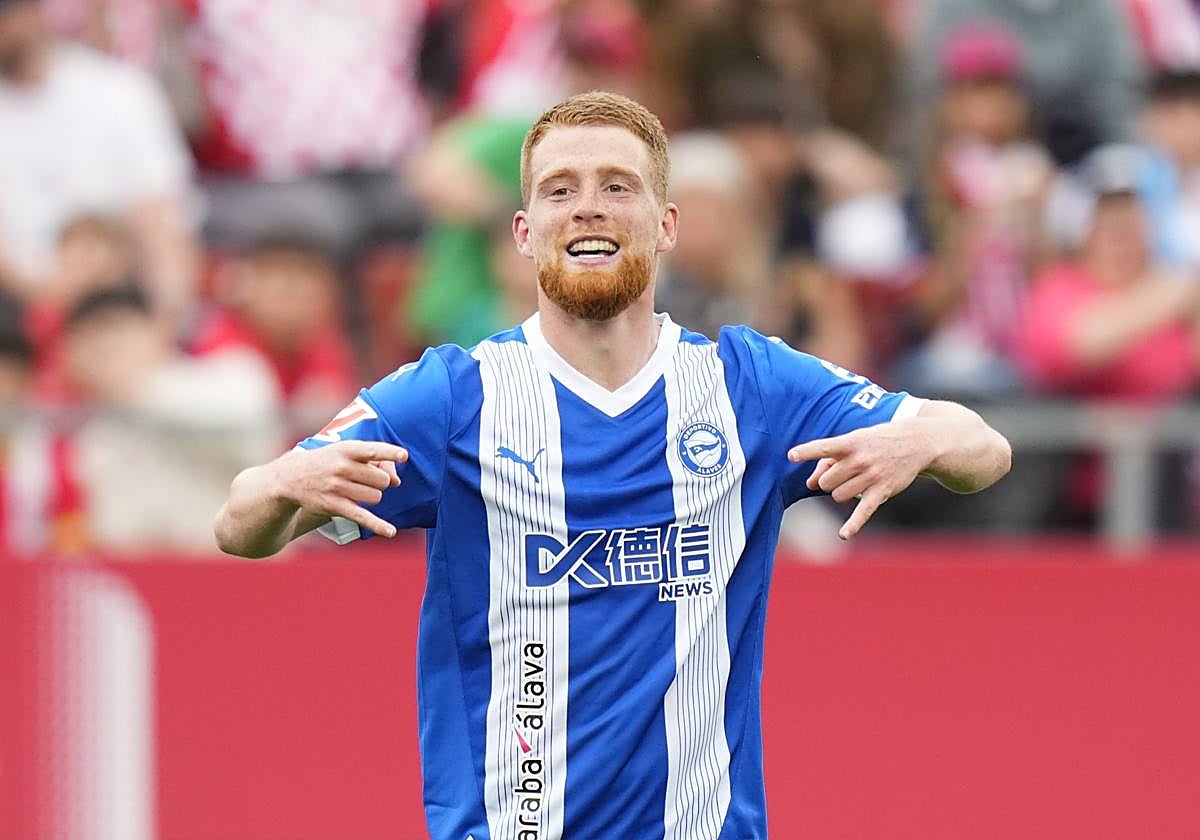 Carlos Vicente celebra el gol del triunfo en Montilivi.