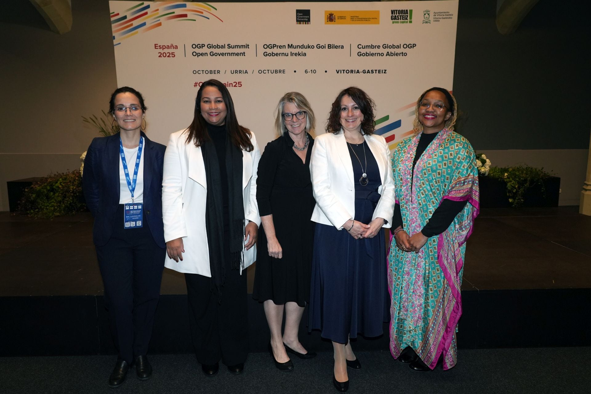 Valeria Lubbert, Berenice Barinas, Katerina Hadji-Miceva, Laura Neuman y Zukiswa Kota.