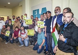 Parte de los trabajadores de Enviser, tras aceptar su nuevo convenio laboral.