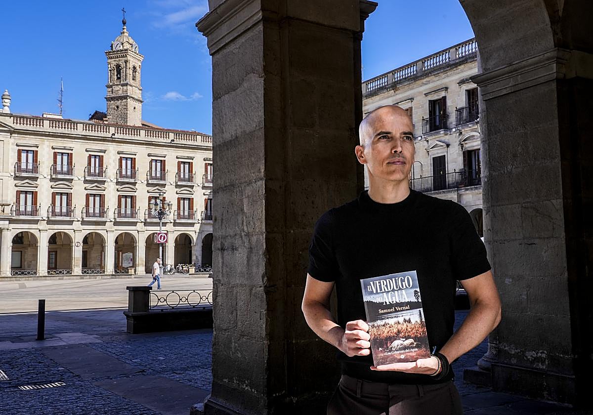 Samuel Vernal publica en esta ocasión con la editorial alavesa Uzanza.