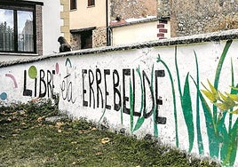 Colonias en las antiguas escuelas de Bernedo donde se han denunciado malas praxis por parte de monitores.