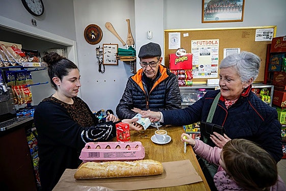 Hogar del jubilado de Gatika, uno de los municipios que carecen de cajero automático