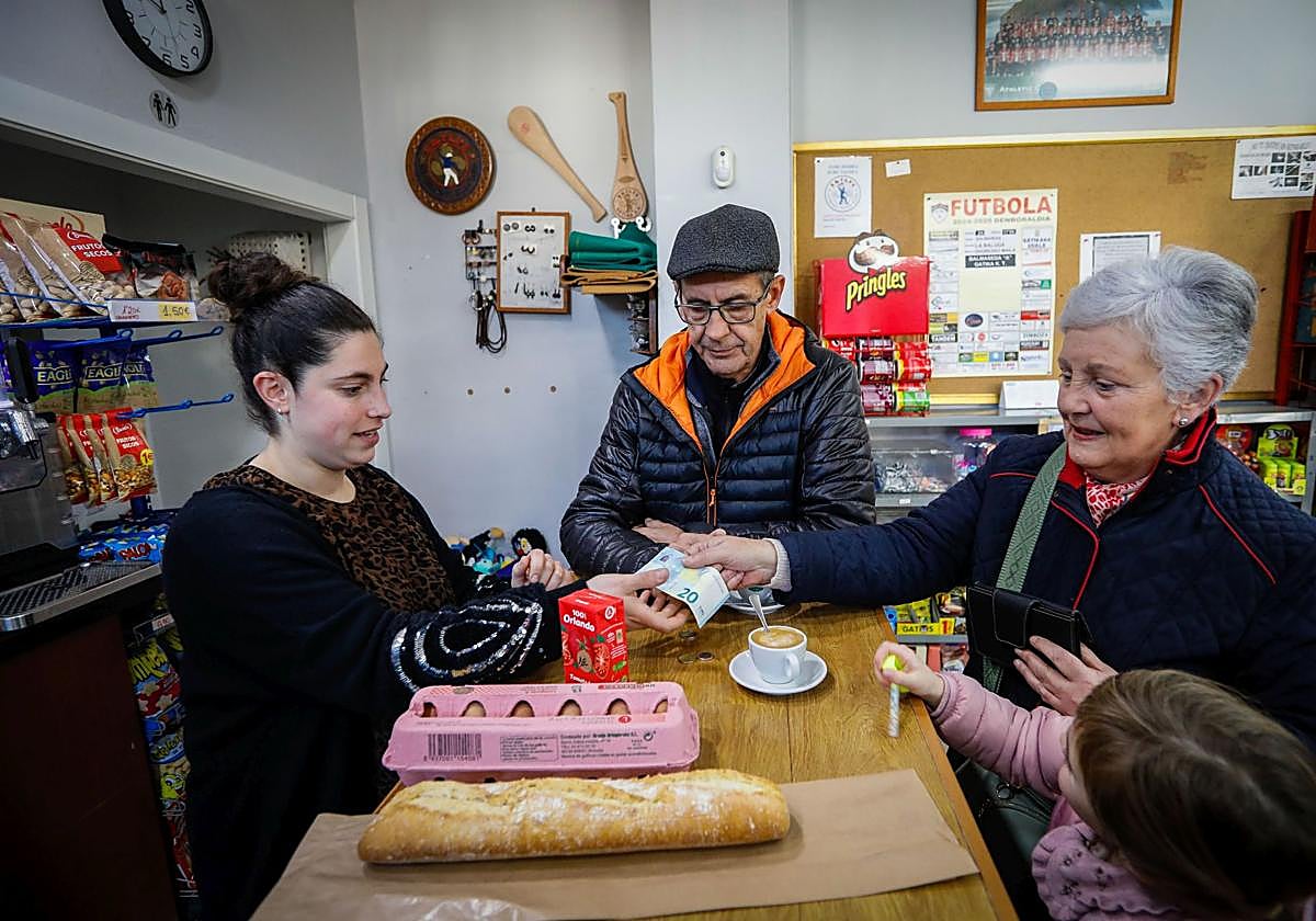 Hogar del jubilado de Gatika, uno de los municipios que carecen de cajero automático