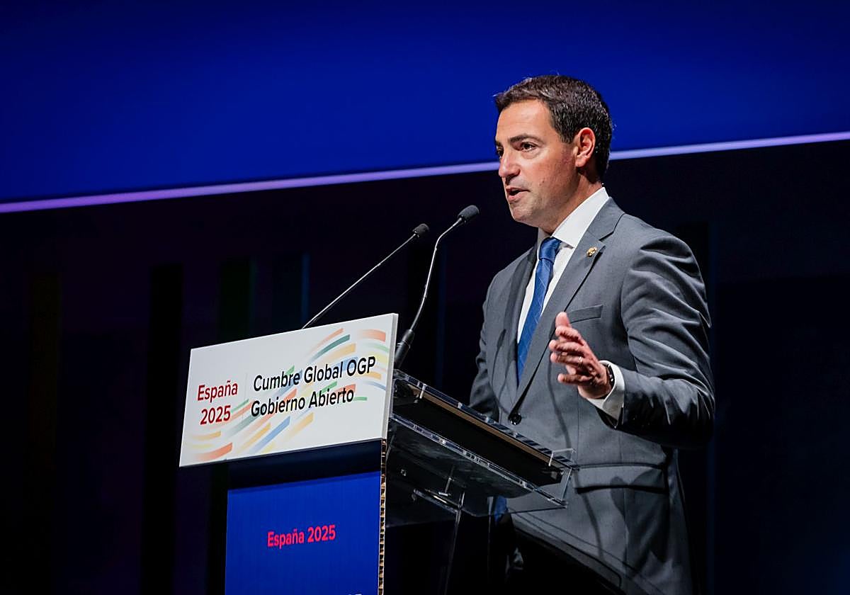 Pradales alerta del «auge del autoritarismo» y un «declive de la confianza ciudadana en las instituciones»