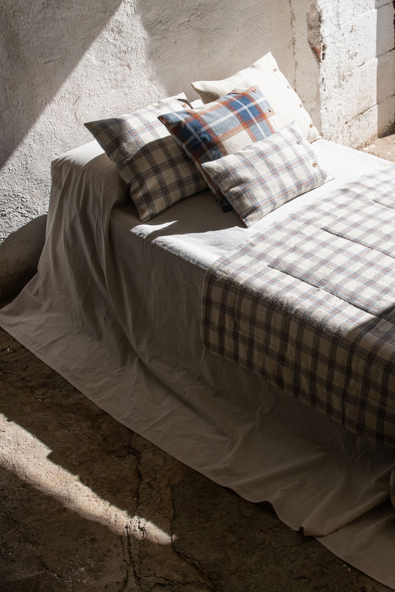 María Clé lanza una colección de ropa de hogar con lana de ovejas latxas