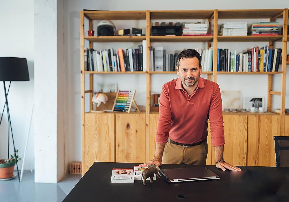 Álvaro Bilbao, neuropsicólogo: «Hoy los padres educan con más sentido común y siendo más conscientes de las necesidades de los niños»