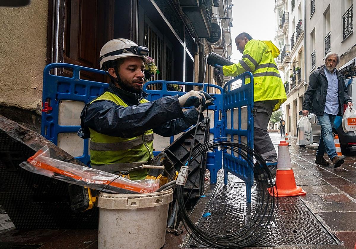 Vitoria insiste en el contrato de fibra óptica en el Casco Viejo que las operadoras rechazan