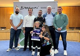 Paula es una niña de siete años de Basauri con síndrome CTNNB1. La pequeña fue diagnosticada con esta enfermedad con tan solo dos años y medio.