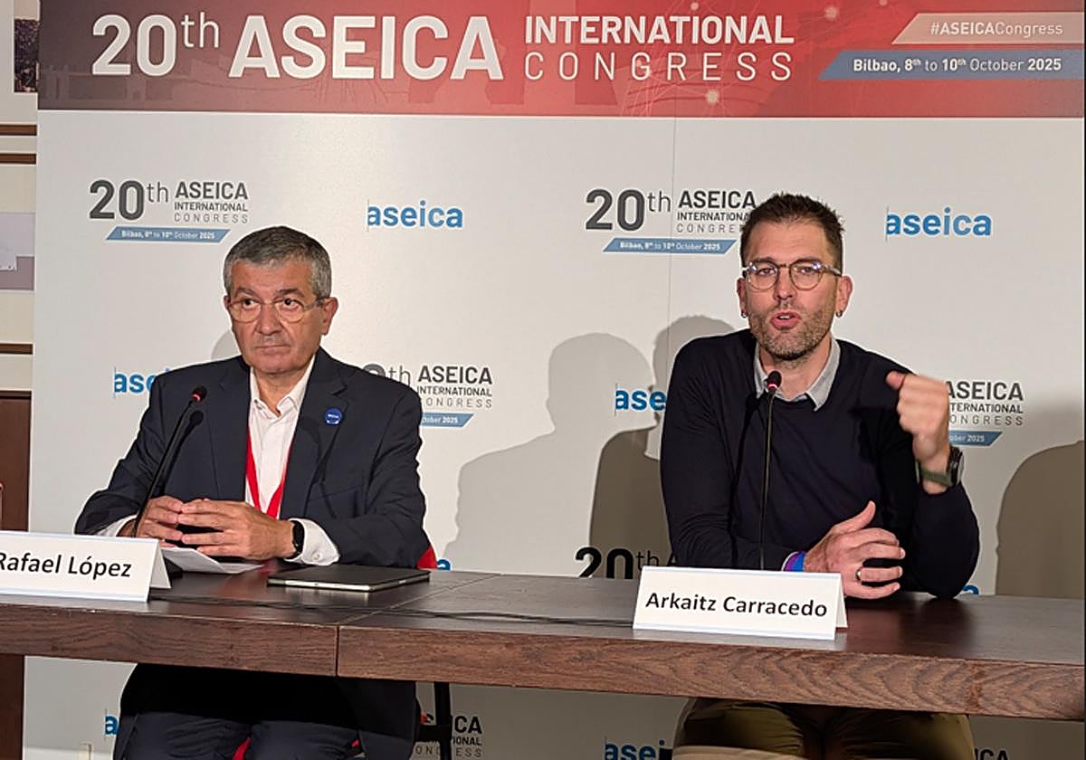 El presidente de Aseica, Rafael López, y el vicepresidente, Arkaitz Carracedo, durante la presentación del Congreso.